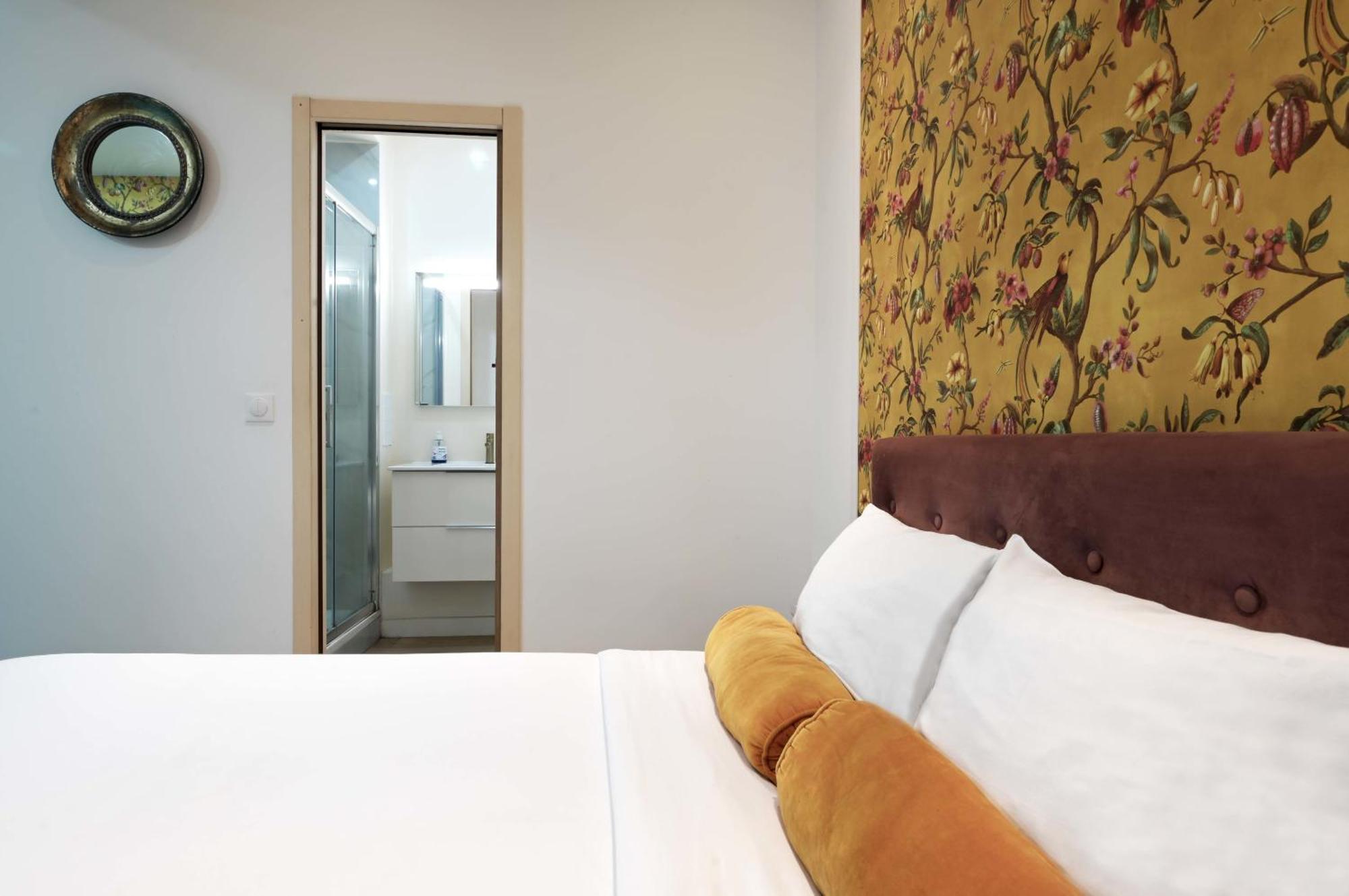 Modern Renovated Studio With A Touch Of Gilded Glamour Central Paris Apartman Kültér fotó