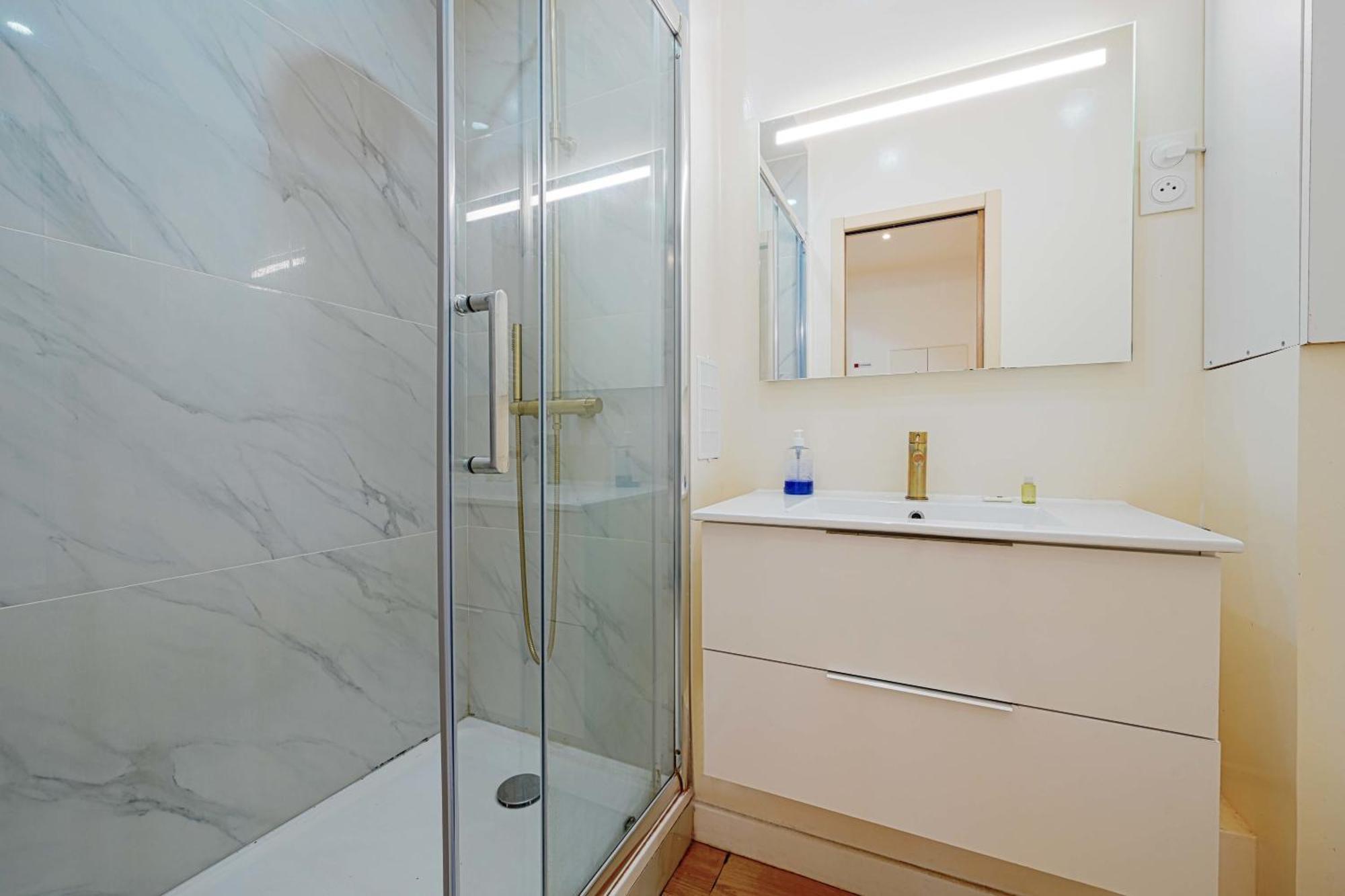 Modern Renovated Studio With A Touch Of Gilded Glamour Central Paris Apartman Kültér fotó