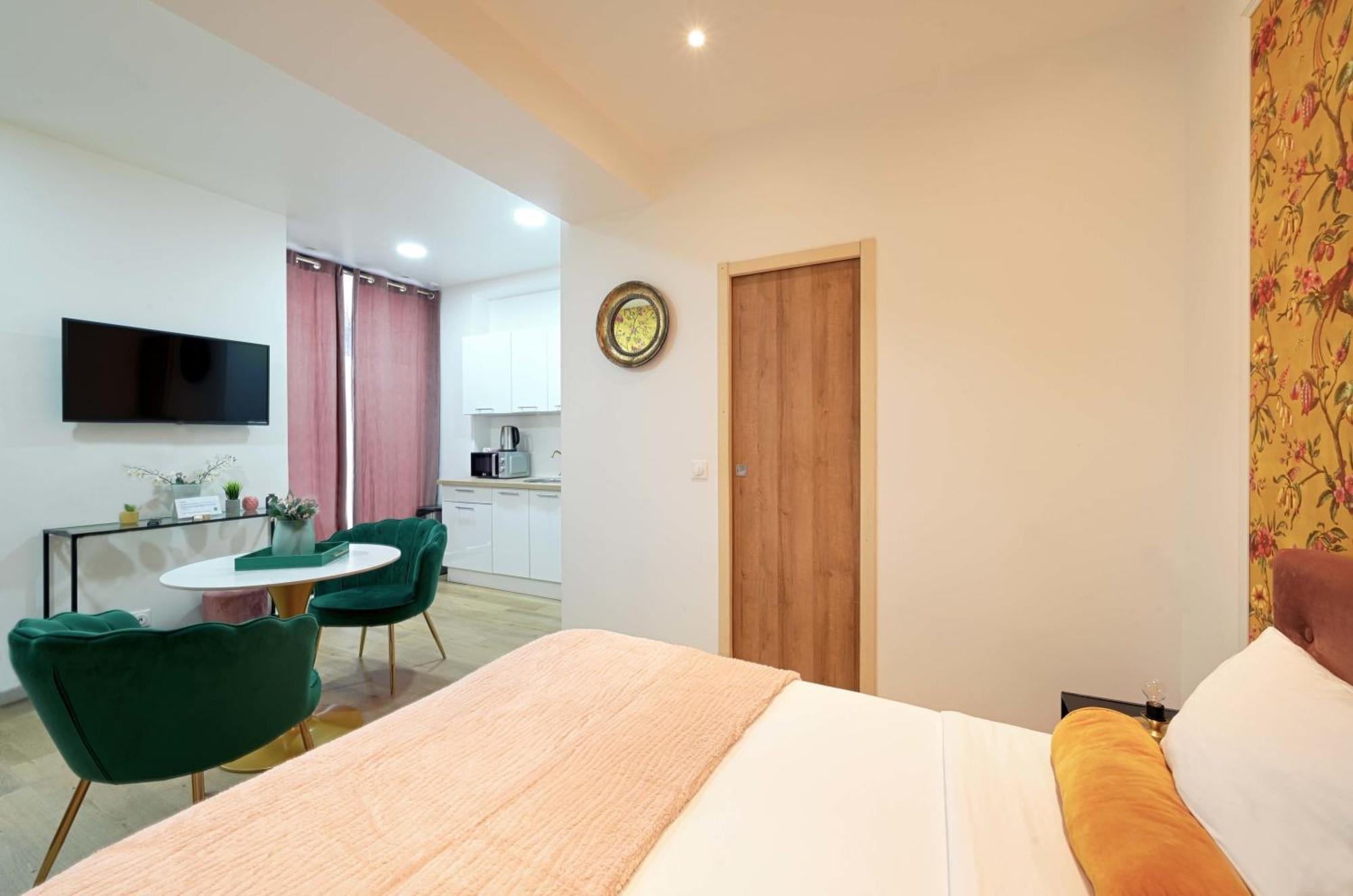 Modern Renovated Studio With A Touch Of Gilded Glamour Central Paris Apartman Kültér fotó