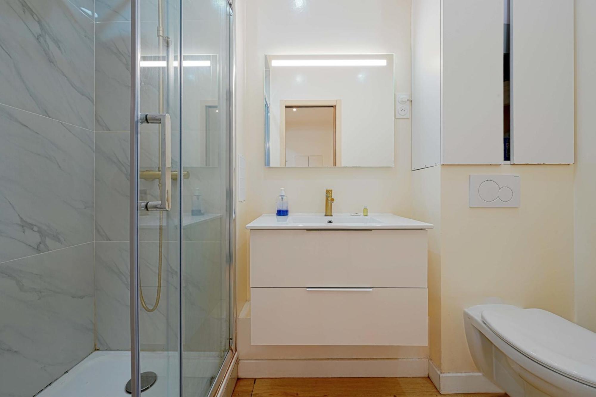 Modern Renovated Studio With A Touch Of Gilded Glamour Central Paris Apartman Kültér fotó