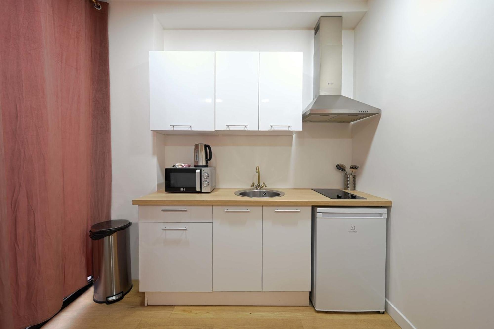 Modern Renovated Studio With A Touch Of Gilded Glamour Central Paris Apartman Kültér fotó