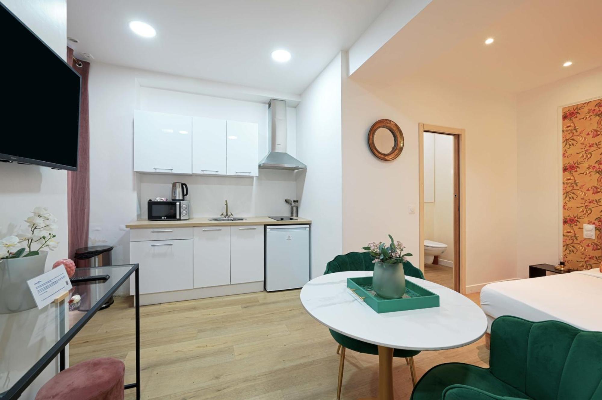 Modern Renovated Studio With A Touch Of Gilded Glamour Central Paris Apartman Kültér fotó